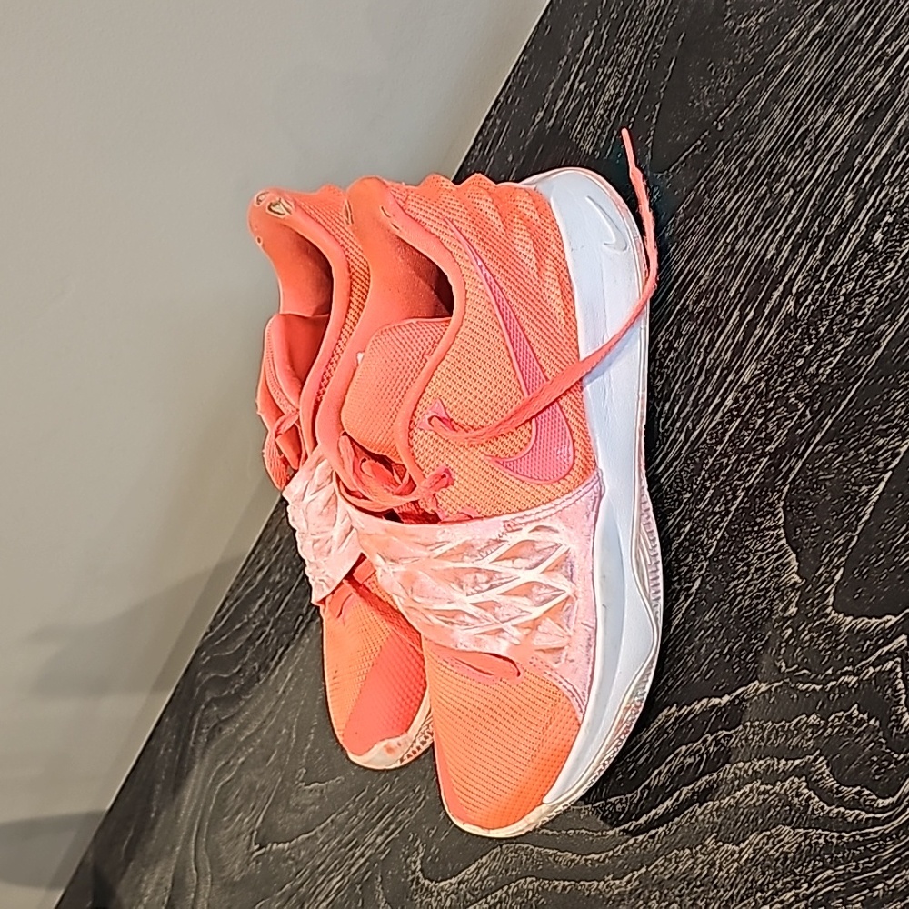 Nike Kyrie Low Hot Punch